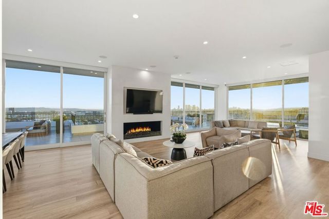 1100 Alta Loma Road 602, West Hollywood, CA 90069