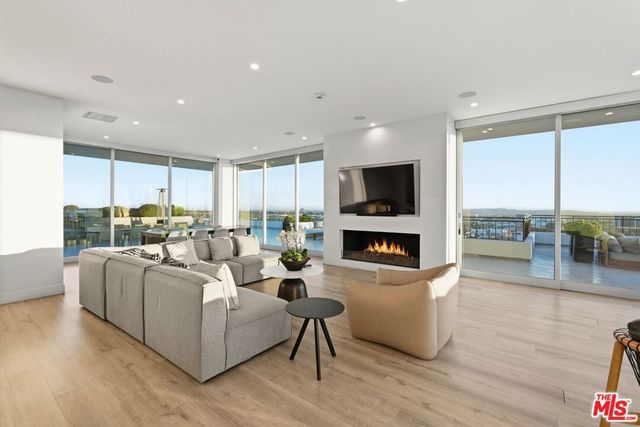 1100 Alta Loma Road 602, West Hollywood, CA 90069