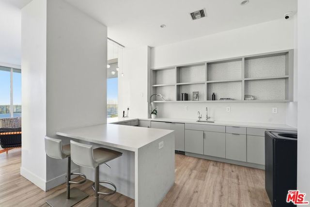 1100 Alta Loma Road 602, West Hollywood, CA 90069
