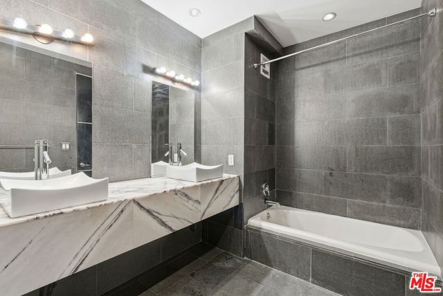 1100 Alta Loma Road 602, West Hollywood, CA 90069