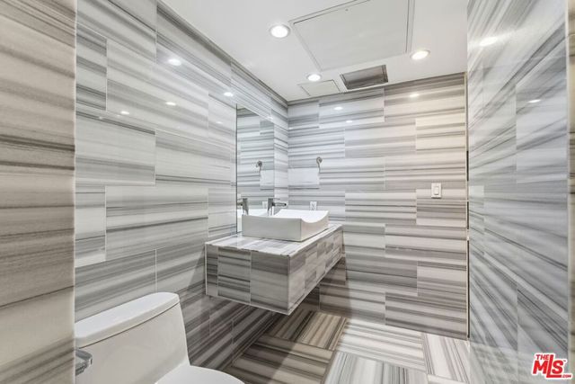 1100 Alta Loma Road 602, West Hollywood, CA 90069