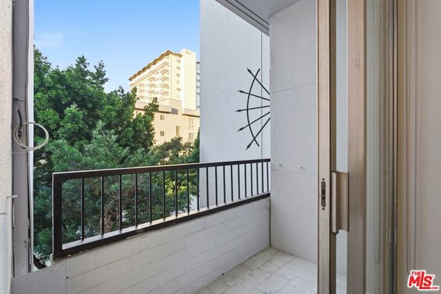 1100 Alta Loma Road 602, West Hollywood, CA 90069