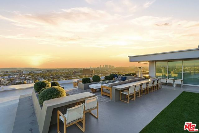 1100 Alta Loma Road 602, West Hollywood, CA 90069