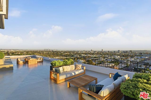 1100 Alta Loma Road 602, West Hollywood, CA 90069