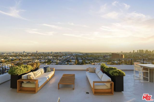 1100 Alta Loma Road 602, West Hollywood, CA 90069