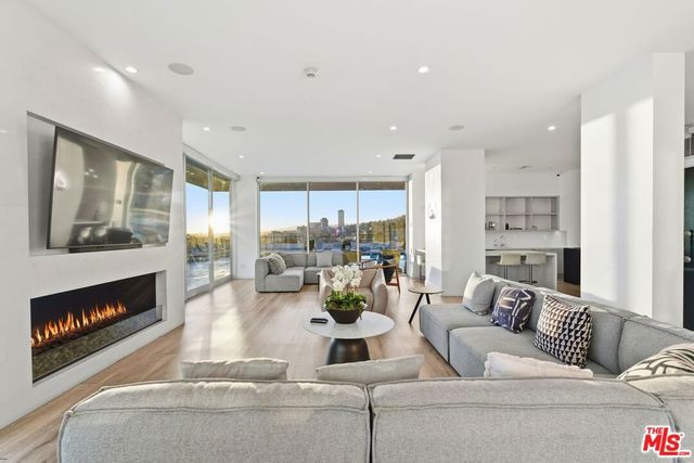 1100 Alta Loma Road 602, West Hollywood, CA 90069