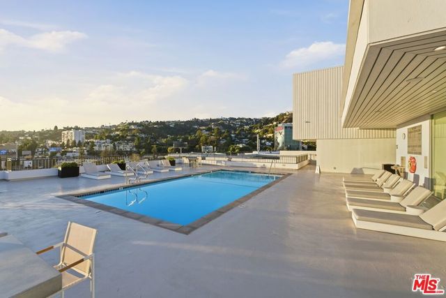 1100 Alta Loma Road 602, West Hollywood, CA 90069