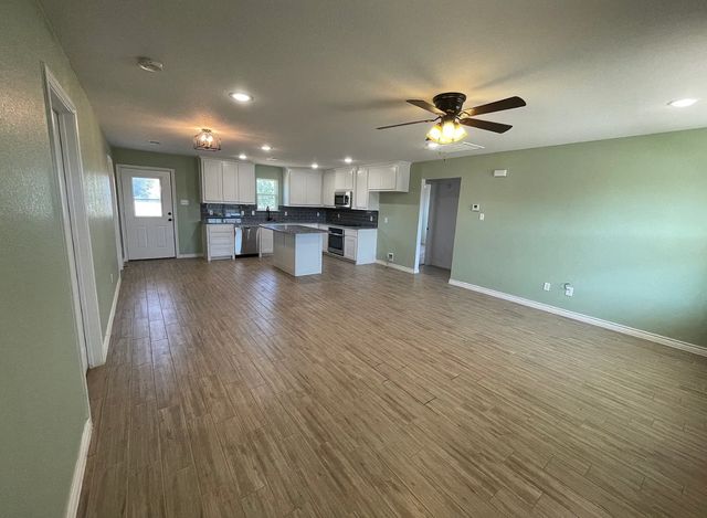 109 Spruce Tree Court, Poolville, TX 76487