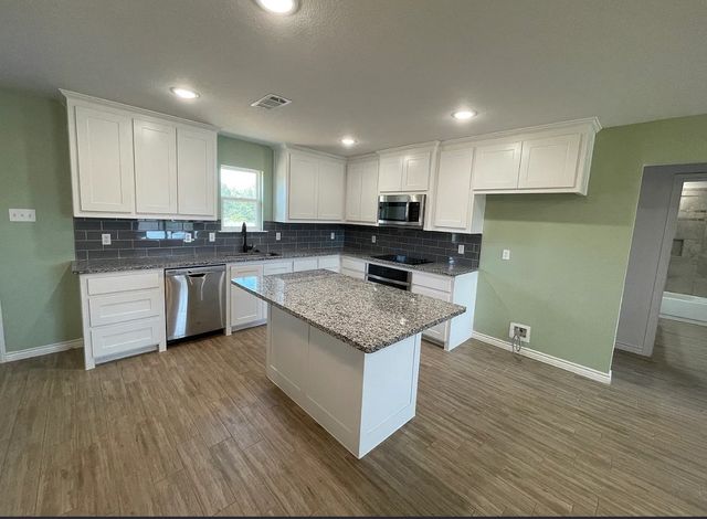 109 Spruce Tree Court, Poolville, TX 76487