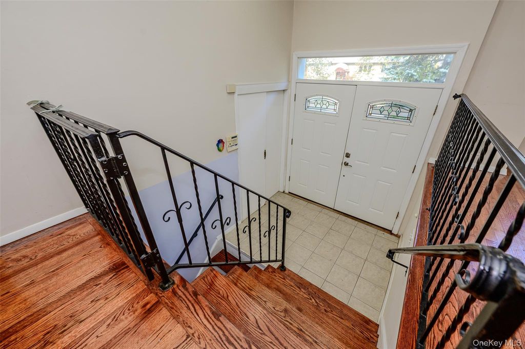 559 Leheigh Lane, Woodmere, NY 11598 — photo 2