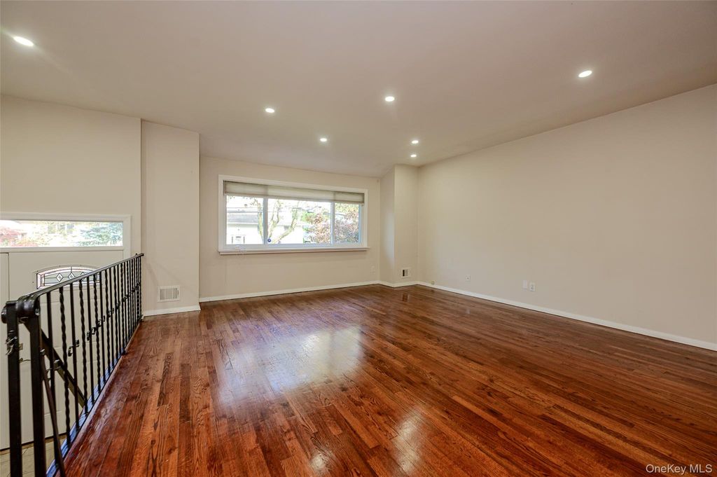 559 Leheigh Lane, Woodmere, NY 11598 — photo 3