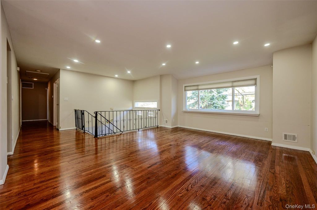 559 Leheigh Lane, Woodmere, NY 11598 — photo 5