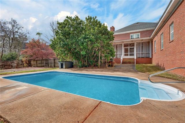 7000 Charleston Oaks Drive N, Mobile, AL 36695