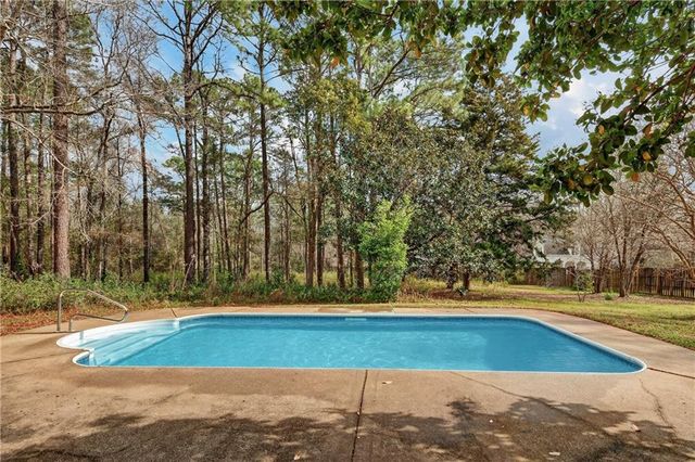 7000 Charleston Oaks Drive N, Mobile, AL 36695