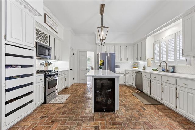 7000 Charleston Oaks Drive N, Mobile, AL 36695