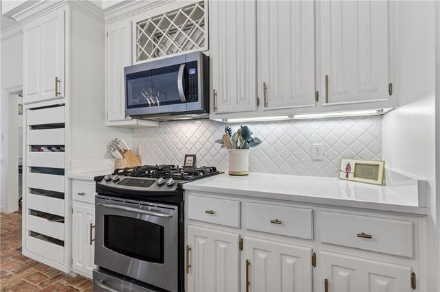 7000 Charleston Oaks Drive N, Mobile, AL 36695