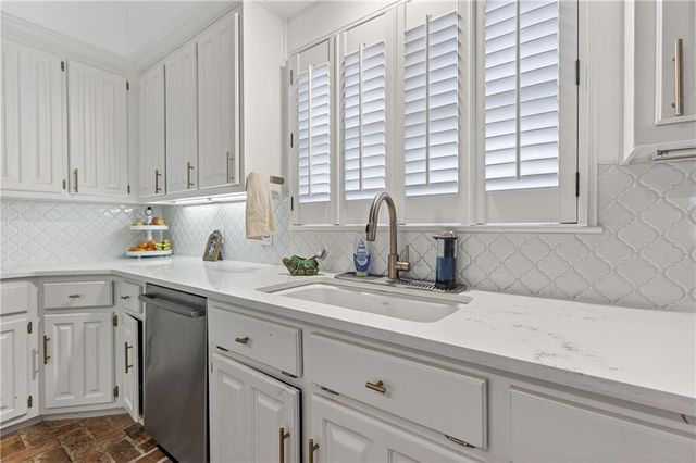 7000 Charleston Oaks Drive N, Mobile, AL 36695