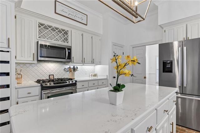 7000 Charleston Oaks Drive N, Mobile, AL 36695