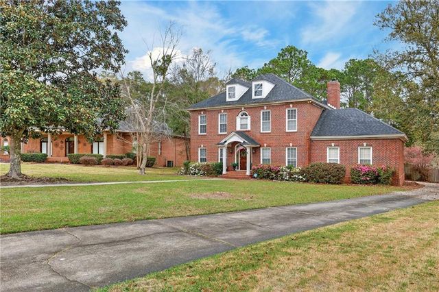 7000 Charleston Oaks Drive N, Mobile, AL 36695