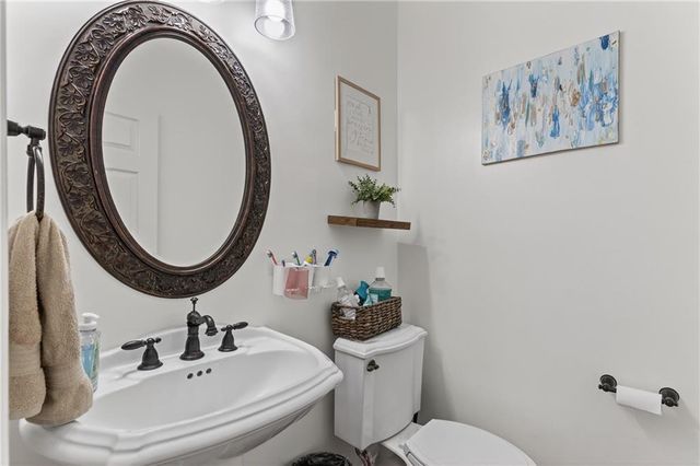 7000 Charleston Oaks Drive N, Mobile, AL 36695