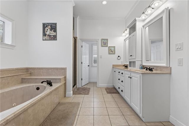 7000 Charleston Oaks Drive N, Mobile, AL 36695