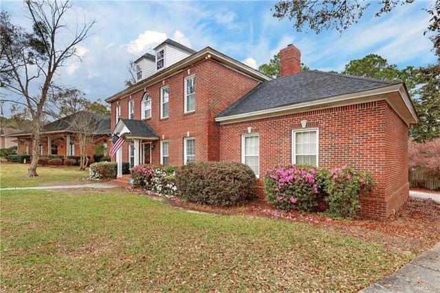 7000 Charleston Oaks Drive N, Mobile, AL 36695