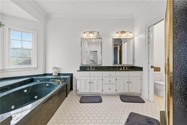 7000 Charleston Oaks Drive N, Mobile, AL 36695