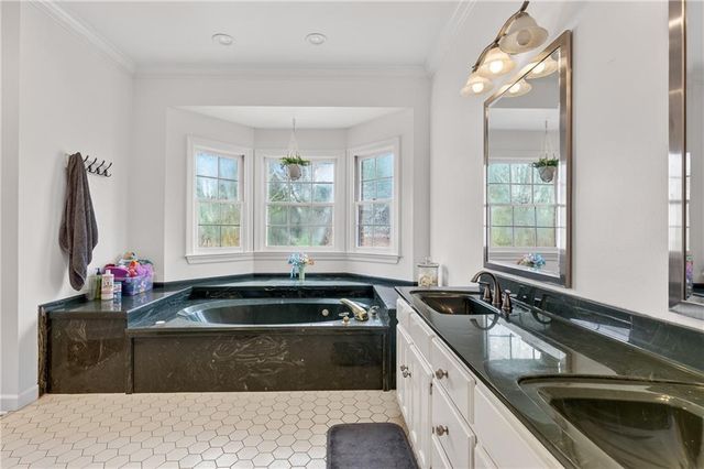 7000 Charleston Oaks Drive N, Mobile, AL 36695