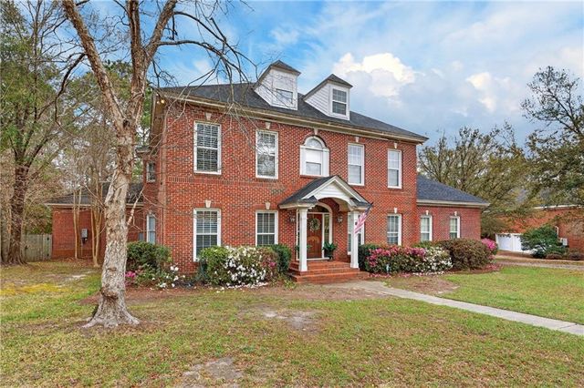 7000 Charleston Oaks Drive N, Mobile, AL 36695