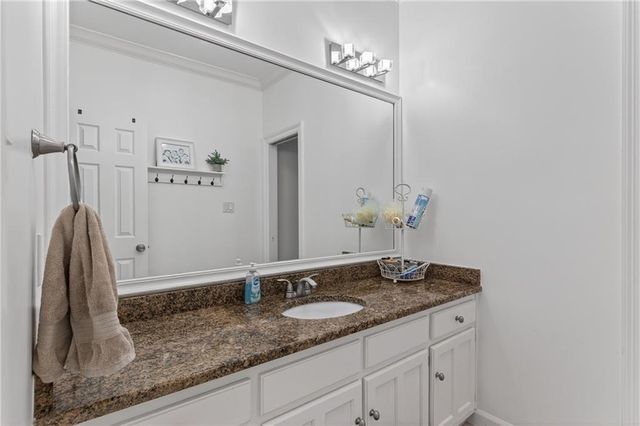 7000 Charleston Oaks Drive N, Mobile, AL 36695