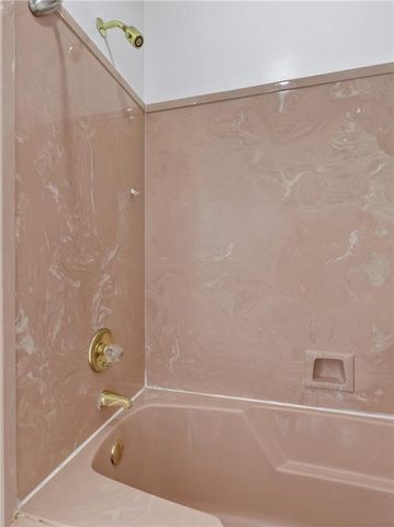 7000 Charleston Oaks Drive N, Mobile, AL 36695