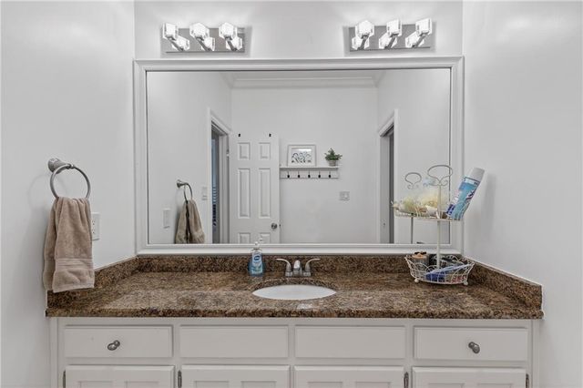 7000 Charleston Oaks Drive N, Mobile, AL 36695