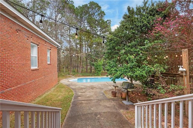 7000 Charleston Oaks Drive N, Mobile, AL 36695