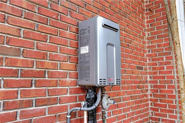 7000 Charleston Oaks Drive N, Mobile, AL 36695