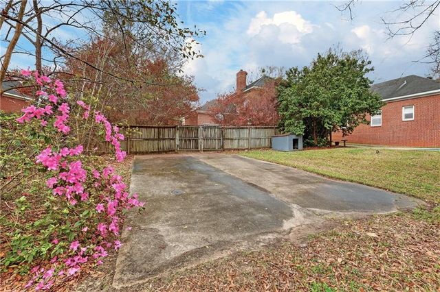 7000 Charleston Oaks Drive N, Mobile, AL 36695