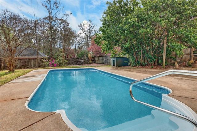 7000 Charleston Oaks Drive N, Mobile, AL 36695