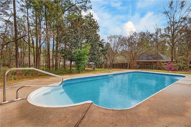 7000 Charleston Oaks Drive N, Mobile, AL 36695