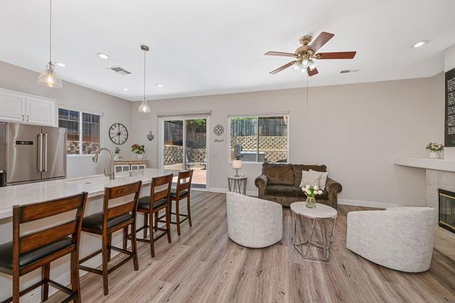 1010 Thompson Cir, Folsom, CA 95630