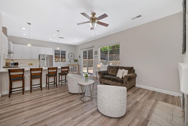 1010 Thompson Cir, Folsom, CA 95630