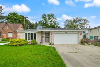 1094 E Algonquin Road, Des Plaines, IL 60016
