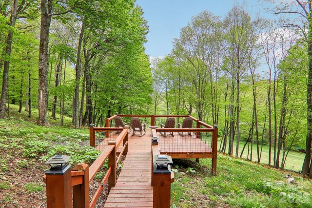 101 Oak Ridge Court, Mars Hill, NC 28754