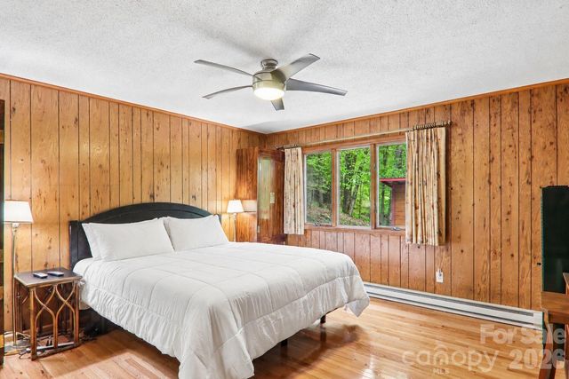 101 Oak Ridge Court, Mars Hill, NC 28754