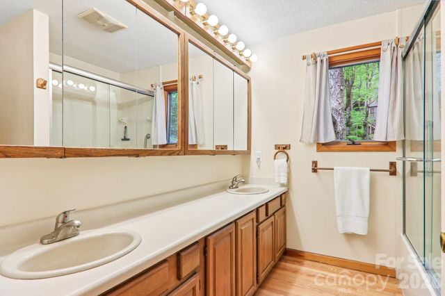 101 Oak Ridge Court, Mars Hill, NC 28754