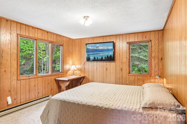 101 Oak Ridge Court, Mars Hill, NC 28754