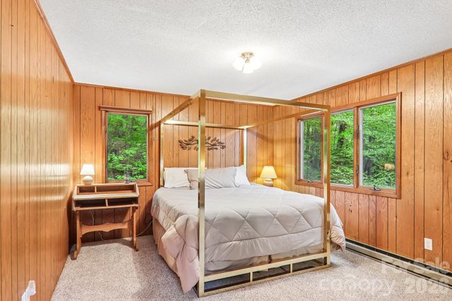 101 Oak Ridge Court, Mars Hill, NC 28754
