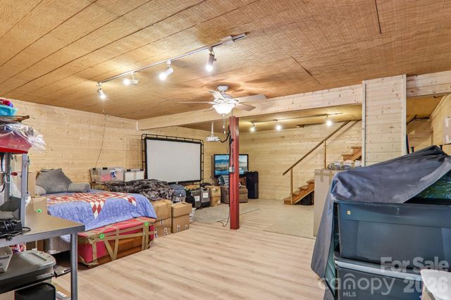 101 Oak Ridge Court, Mars Hill, NC 28754