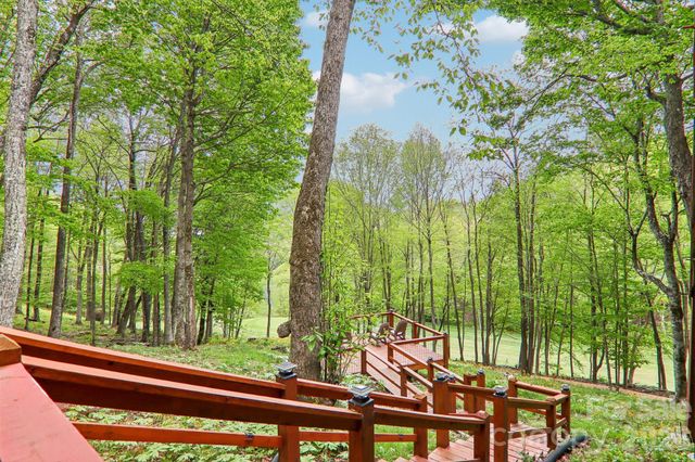 101 Oak Ridge Court, Mars Hill, NC 28754