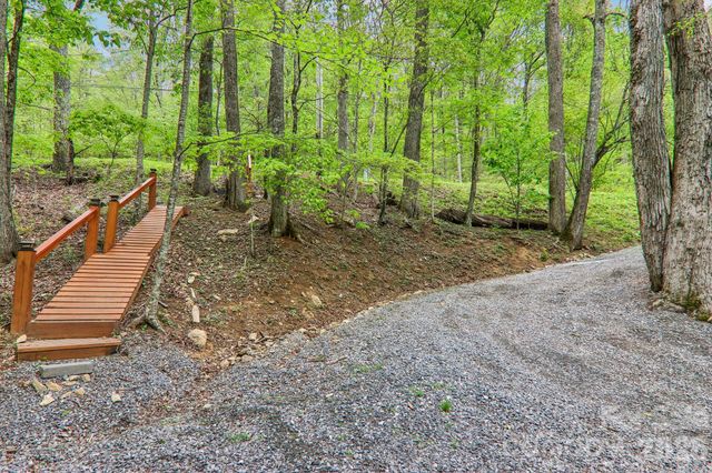 101 Oak Ridge Court, Mars Hill, NC 28754