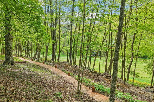101 Oak Ridge Court, Mars Hill, NC 28754