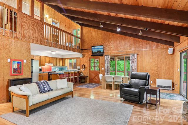 101 Oak Ridge Court, Mars Hill, NC 28754
